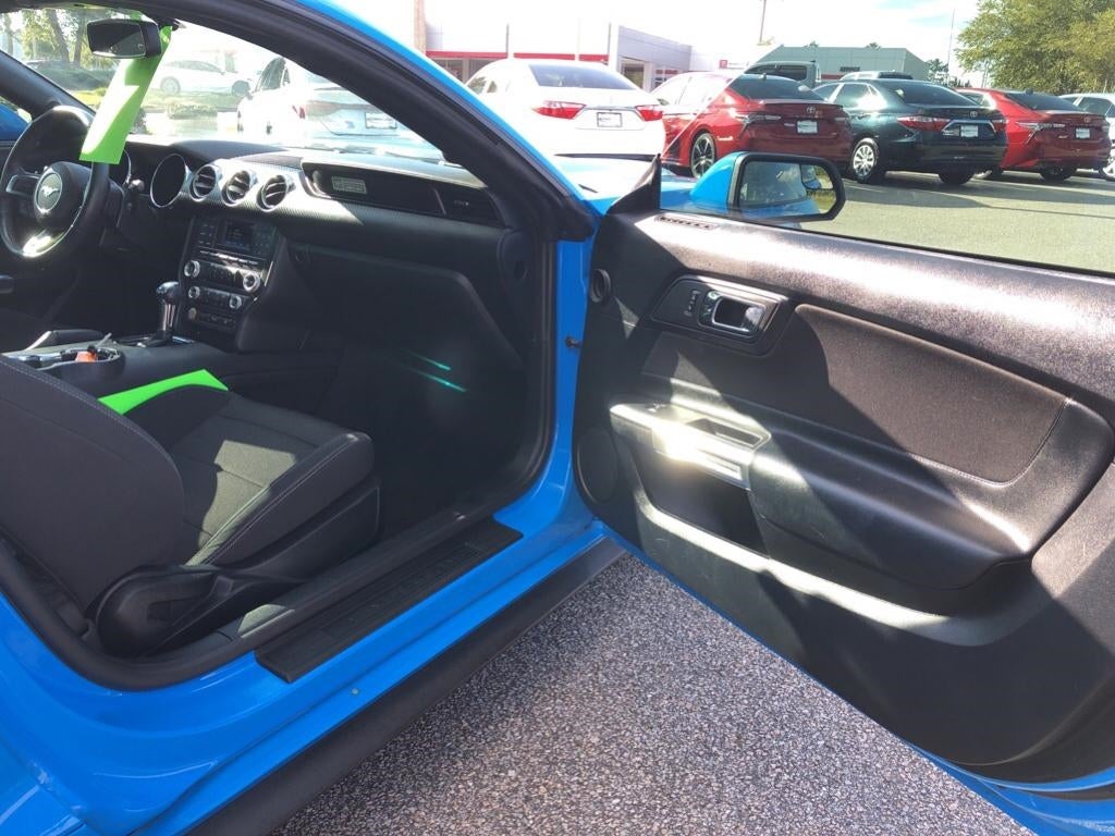 2017 Ford Mustang V6