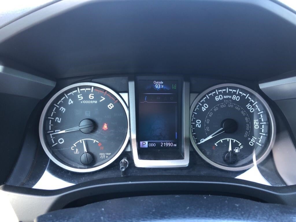 2018 Toyota Tacoma SR5 3TMAZ5CN9JM058105