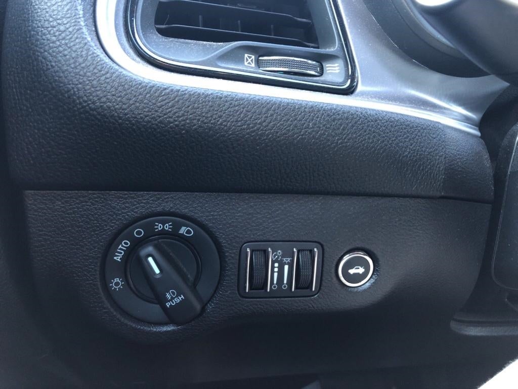 2019 Dodge Challenger SXT 2C3CDZAGXKH739672